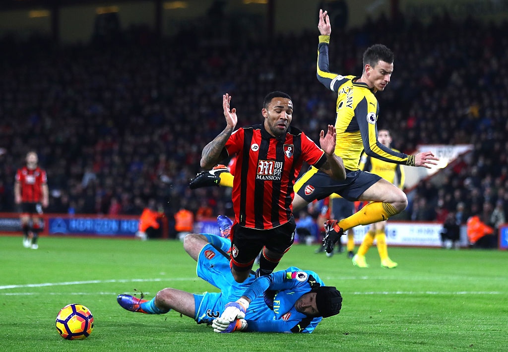 Bi dan 3 ban,  Arsenal hoa Bournemouth anh 2