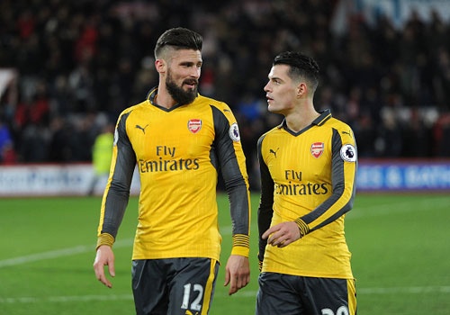 Bi dan 3 ban, Arsenal vat va hoa Bournemouth 3-3 hinh anh