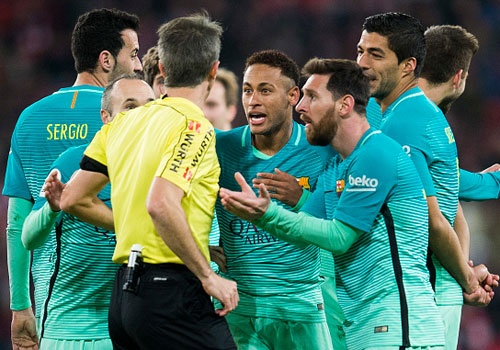 Pique am chi trong tai thien vi Real Madrid hinh anh