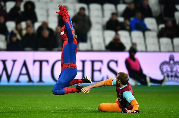 ‘Nguoi nhen’ vao san o cup FA anh 2