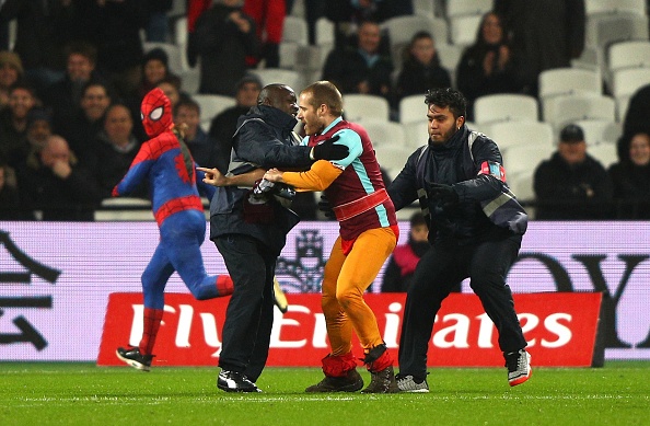 ‘Nguoi nhen’ vao san o cup FA anh 8