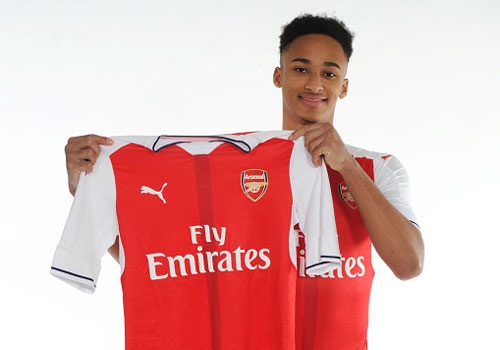 Tan binh Arsenal tung lam cong nhan va khong biet Oezil hinh anh