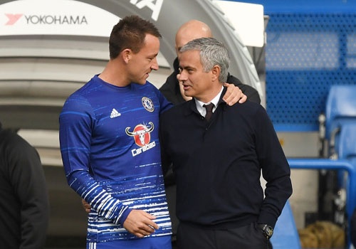 Chelsea tiet lo tien boi thuong cho Mourinho hinh anh