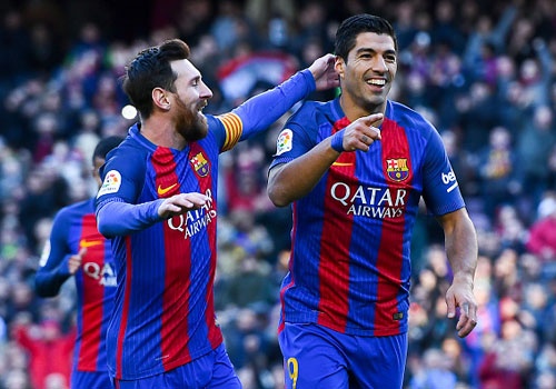 Nguoi ham mo phan khich ca ngoi Barca hinh anh