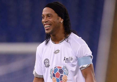 Ronaldinho tro lai thi dau chuyen nghiep nam nay hinh anh