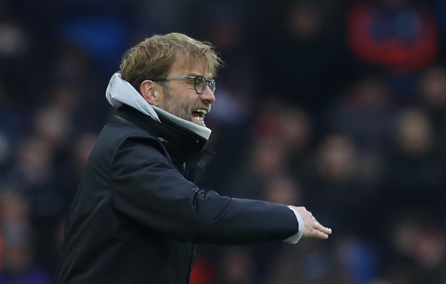 Liverpool vs Swansea (2-3): Huan luyen vien Klopp noi gian hinh anh
