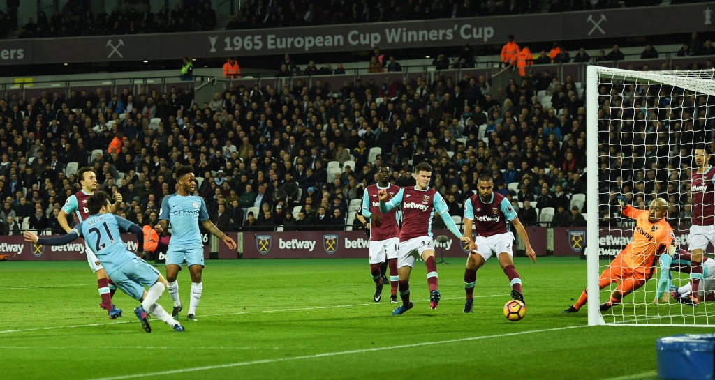 Stones do mau khi Man City thang anh 5