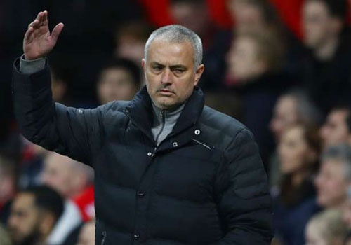 Mourinho keu ca vi bi doi xu thieu cong bang hinh anh
