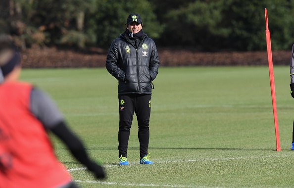 Terry túm áo Costa tranh bóng quyết liệt ảnh 8 Terry tum ao Costa tranh bong quyet liet anh 8