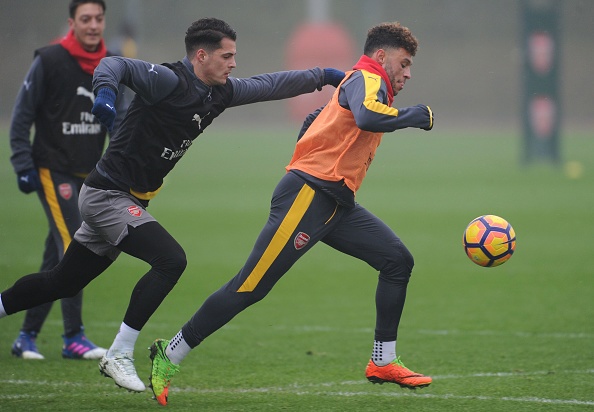 Wenger muon CDV Arsenal khong chi trich Oezil anh 6