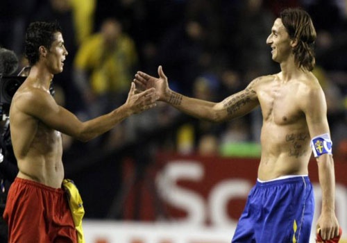 Chi Ronaldo moi co the so sanh voi Ibrahimovic hinh anh