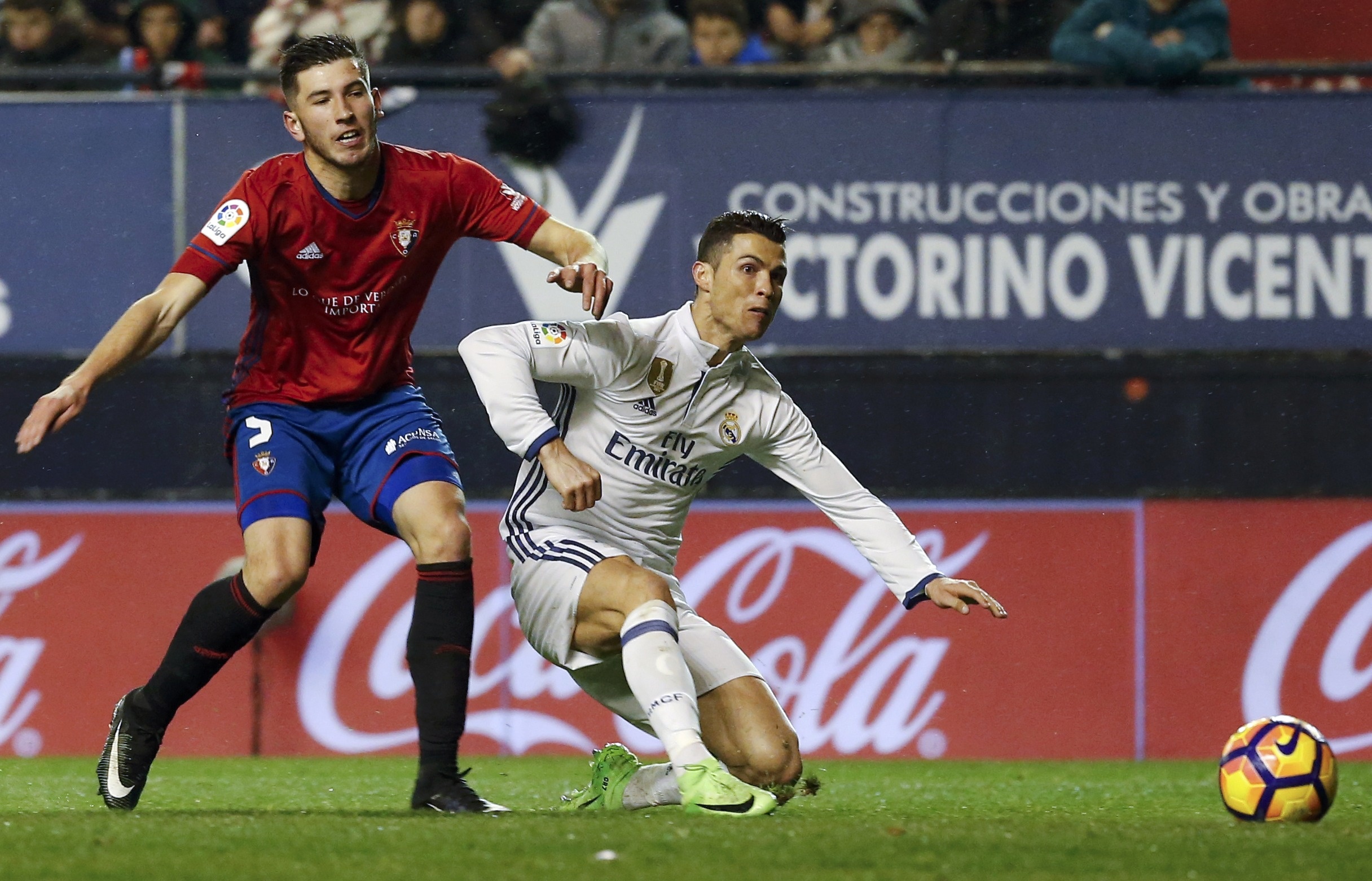 Ronaldo ghi ban giup Real thang Osasuna anh 2