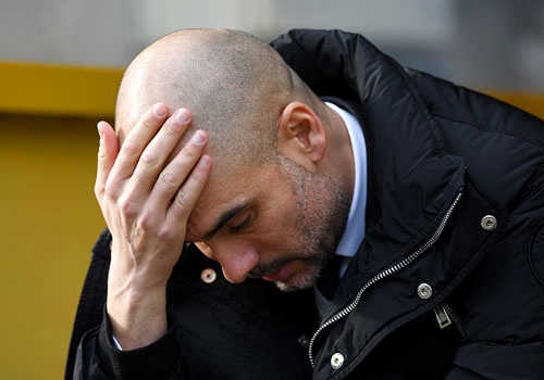 Huddersfield 0-0 Man City: Guardiola met moi va that vong hinh anh