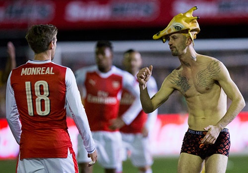 Fan cuong, phao khoi khong the can Arsenal gianh chien thang hinh anh