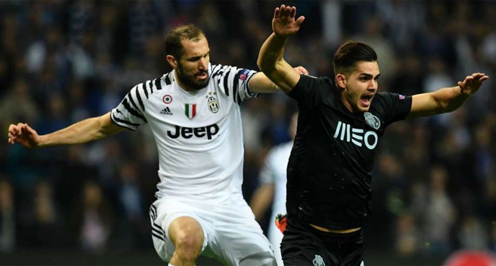 Doi hinh luot di vong 1/8 Champions League anh 5