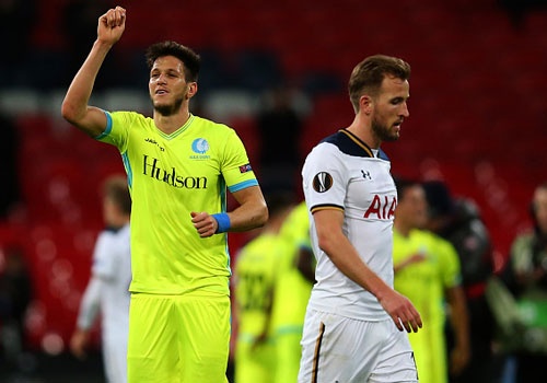 Harry Kane khien Tottenham bi loai khoi cup chau Au hinh anh