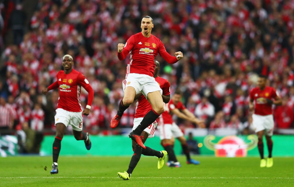 Ibrahimovic giup MU vo dich League Cup anh 5