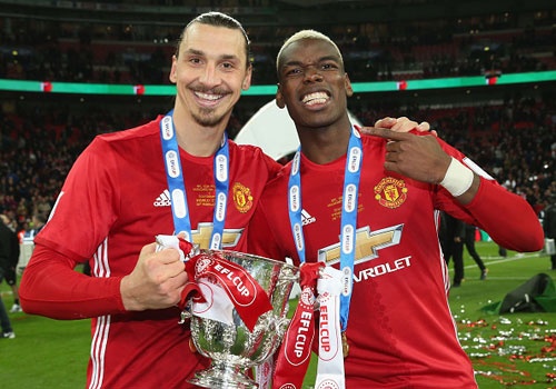 Cau thu MU dua nhau khoe anh an mung vo dich len mang xa hoi hinh anh