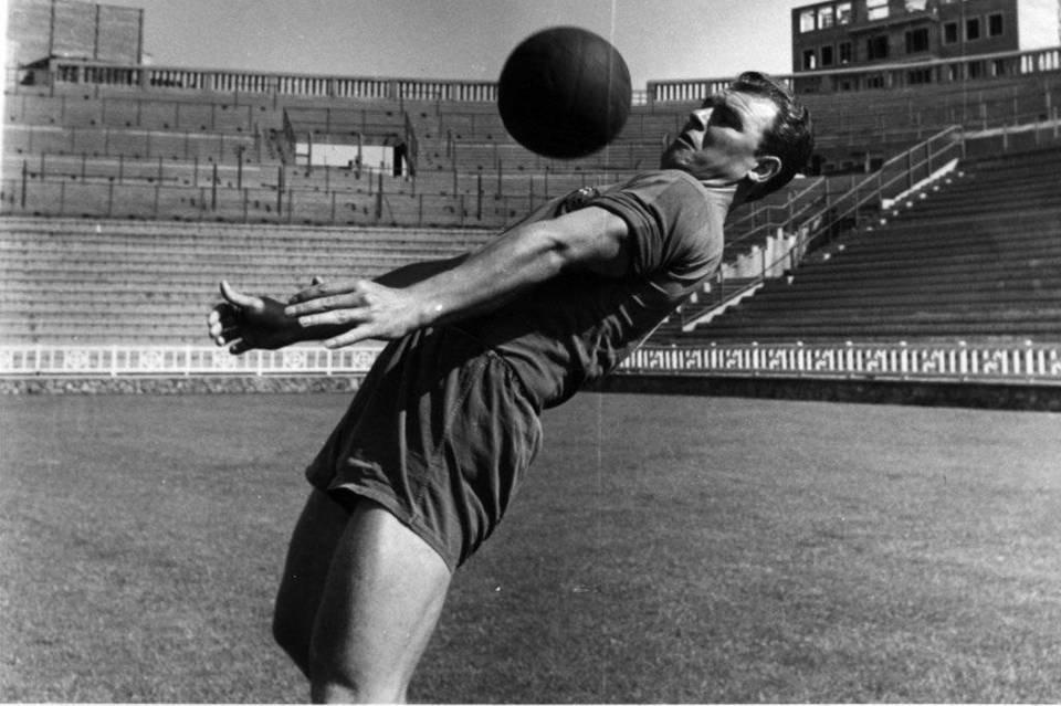 Nhung ban hop dong quan trong cua Barca anh 1