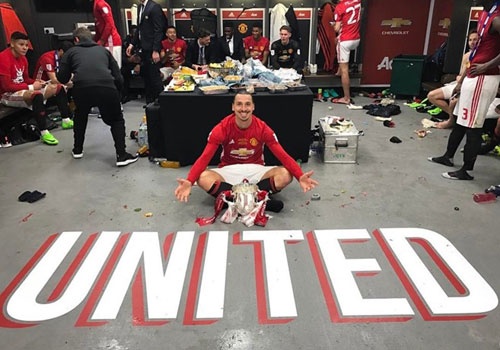 'Ibrahimovic dang lam chu phong thay do MU' hinh anh