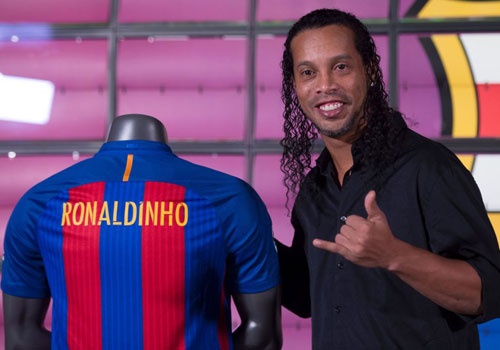 Nhung ban hop dong quan trong trong lich su Barca hinh anh