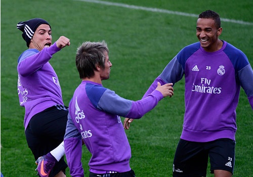 Zidane tiet lo 3 cau thu dau tien phai roi Real hinh anh