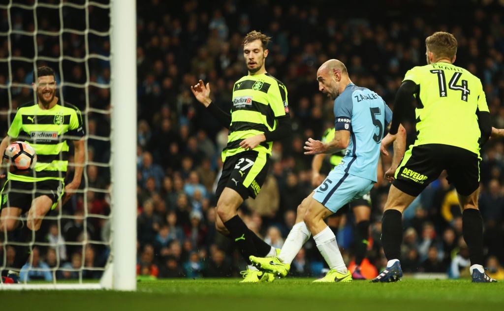 Aguero sam vai nguoi hung o FA Cup anh 7