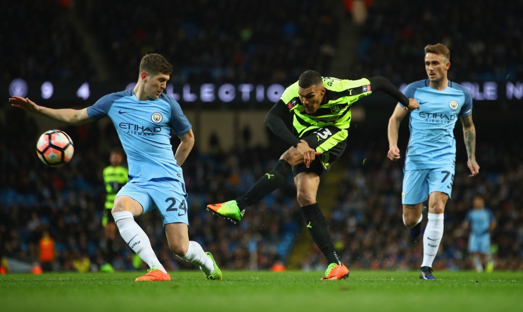 Aguero sam vai nguoi hung o FA Cup anh 3