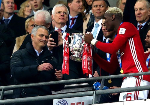 Jose Mourinho tu choi PSG vi tien luong hinh anh