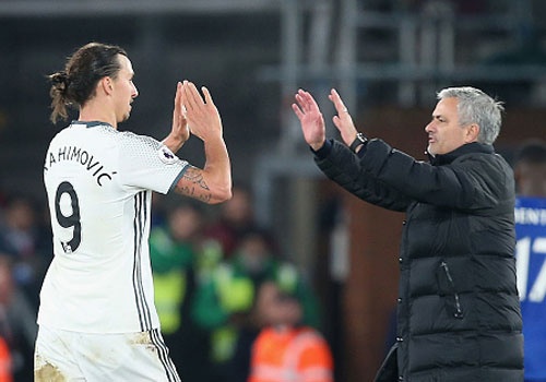 Ibrahimovic yeu cau MU ky hop dong 2 nam hinh anh