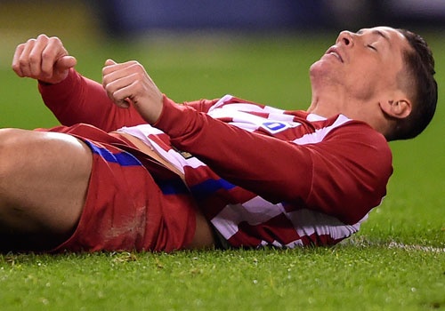 Fernando Torres qua con nguy kich sau cu dap dau xuong san hinh anh