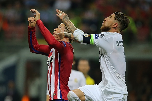 Ramos dong vien Torres manh me anh 1