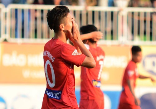 Cong Phuong danh dau doi xa ngang, HAGL thua phut bu gio hinh anh