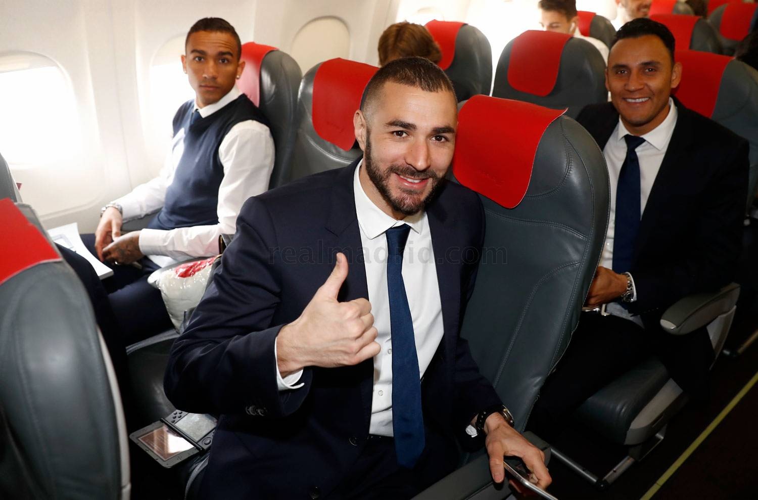 Ronaldo banh bao den Italy anh 4