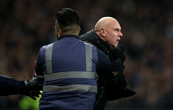 Fan đe dọa tấn công cầu thủ Chelsea ảnh 1 Fan de doa tan cong cau thu Chelsea anh 1