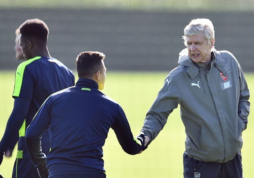 Sanchez bat tay cham dut mau thuan voi Wenger hinh anh