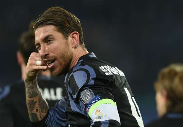 Ramos choc tuc Messi anh 1