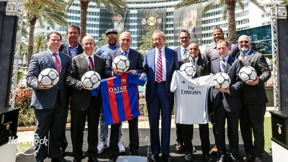 Barca và Real đá siêu kinh điển ảnh 1 Barca va Real da sieu kinh dien anh 1