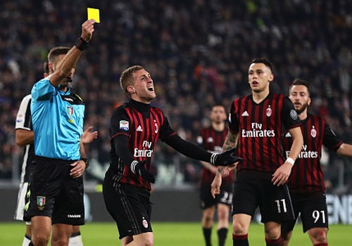 Cau thu AC Milan dap pha phong thay do cua Juventus hinh anh