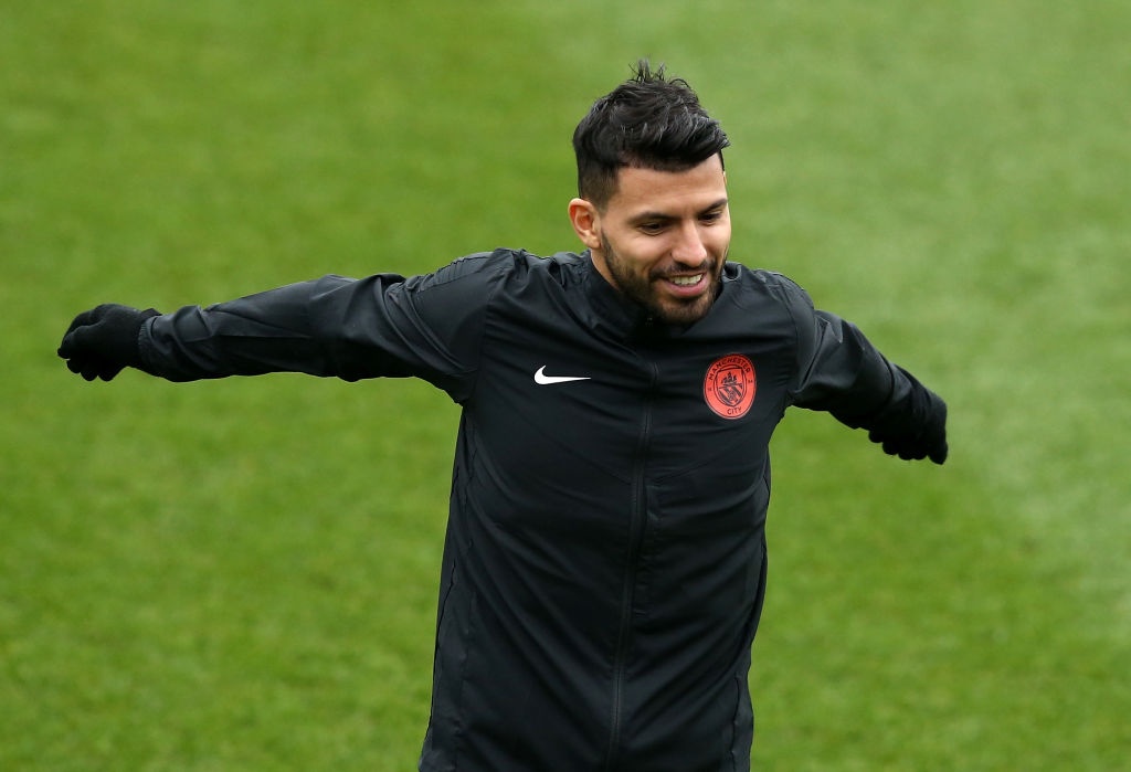 Toàn đội Man City cười sảng khoái ảnh 2 Toan doi Man City cuoi sang khoai anh 2