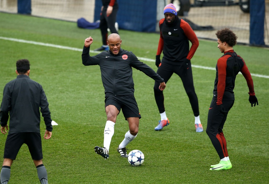 Toàn đội Man City cười sảng khoái ảnh 5 Toan doi Man City cuoi sang khoai anh 5