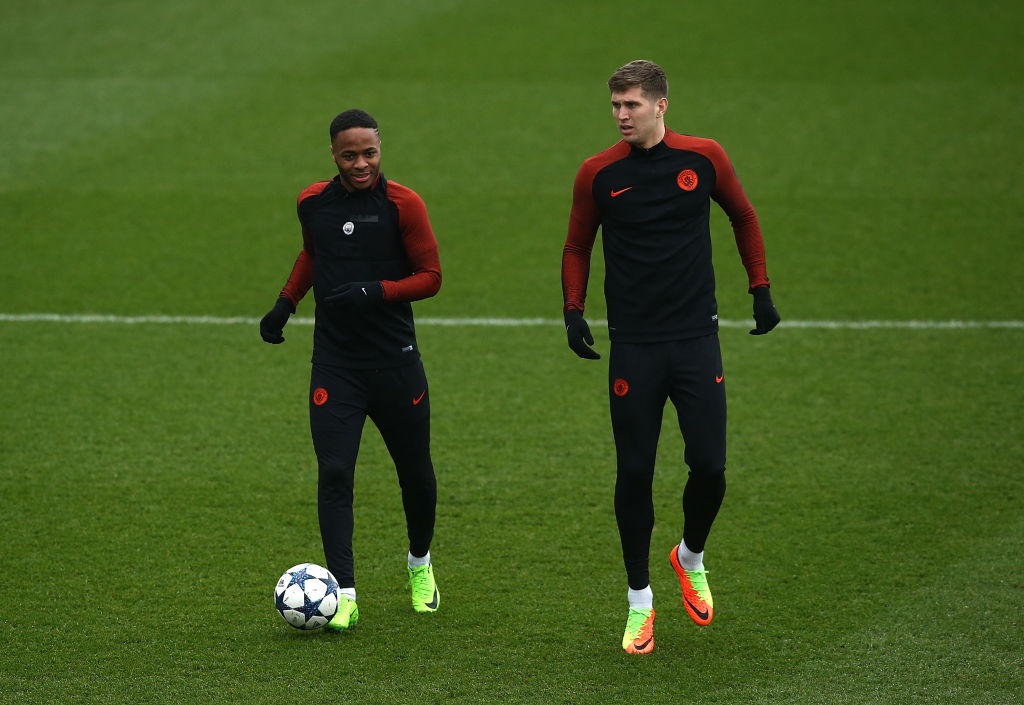 Toàn đội Man City cười sảng khoái ảnh 6 Toan doi Man City cuoi sang khoai anh 6