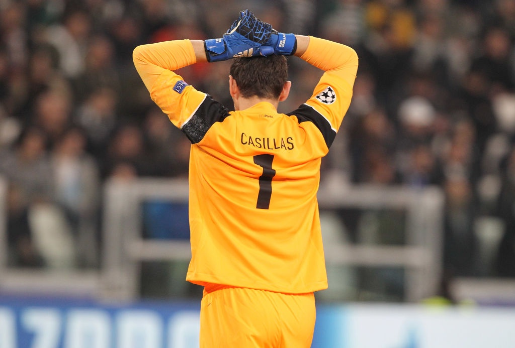 Buffon om an ui Casillas anh 5