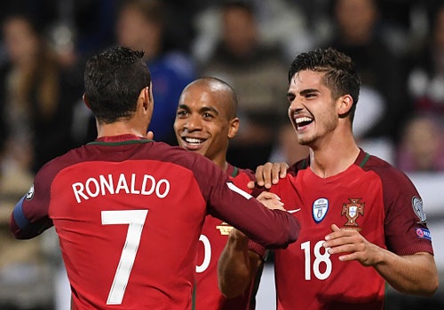 Ronaldo tien cu tai nang tre cho Real Madrid hinh anh