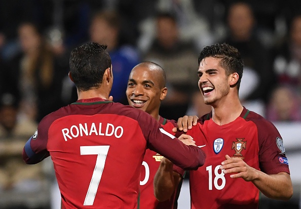 Ronaldo tien cu tai nang tre cho Real anh 1