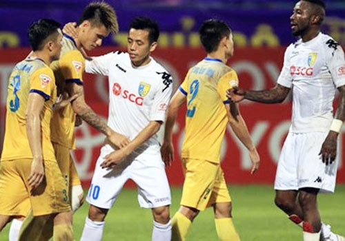Tien Thanh xin loi khan gia Thanh Hoa vi pha dot luoi nha hinh anh