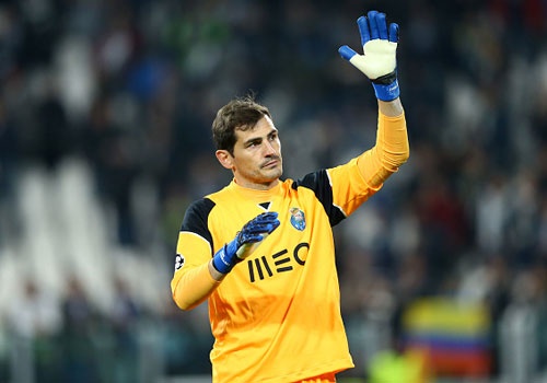 Iker Casillas mat vi tri o doi tuyen Tay Ban Nha hinh anh
