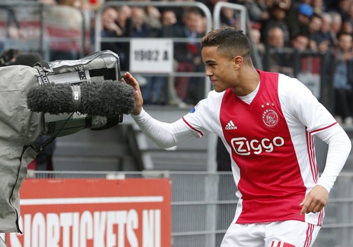Con trai Kluivert lan dau ghi ban cho Ajax o tuoi 17 hinh anh
