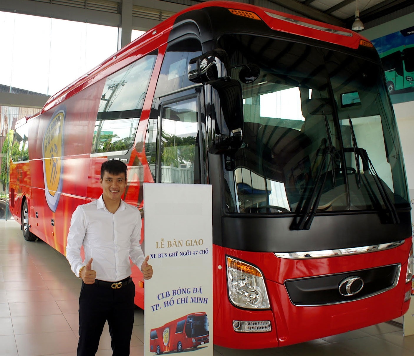 Cong Vinh hao hung nhan xe 5 ty dong cua CLB TP.HCM hinh anh