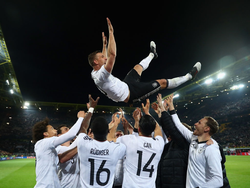 Podolski giup tuyen Duc danh bai DT Anh anh 3